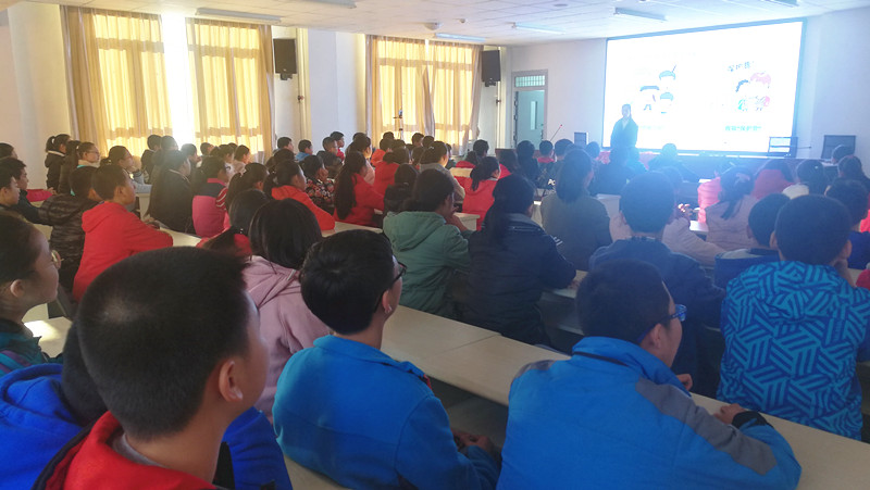 金沙集团3354.c.c为附中举办预防校园欺凌法制专题讲座